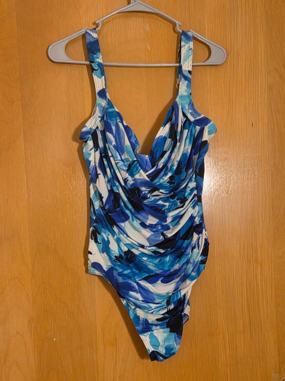 Miraclesuit One Piece Swimsuit Size 16 Blue Floral Sanibel Underwire Ruched